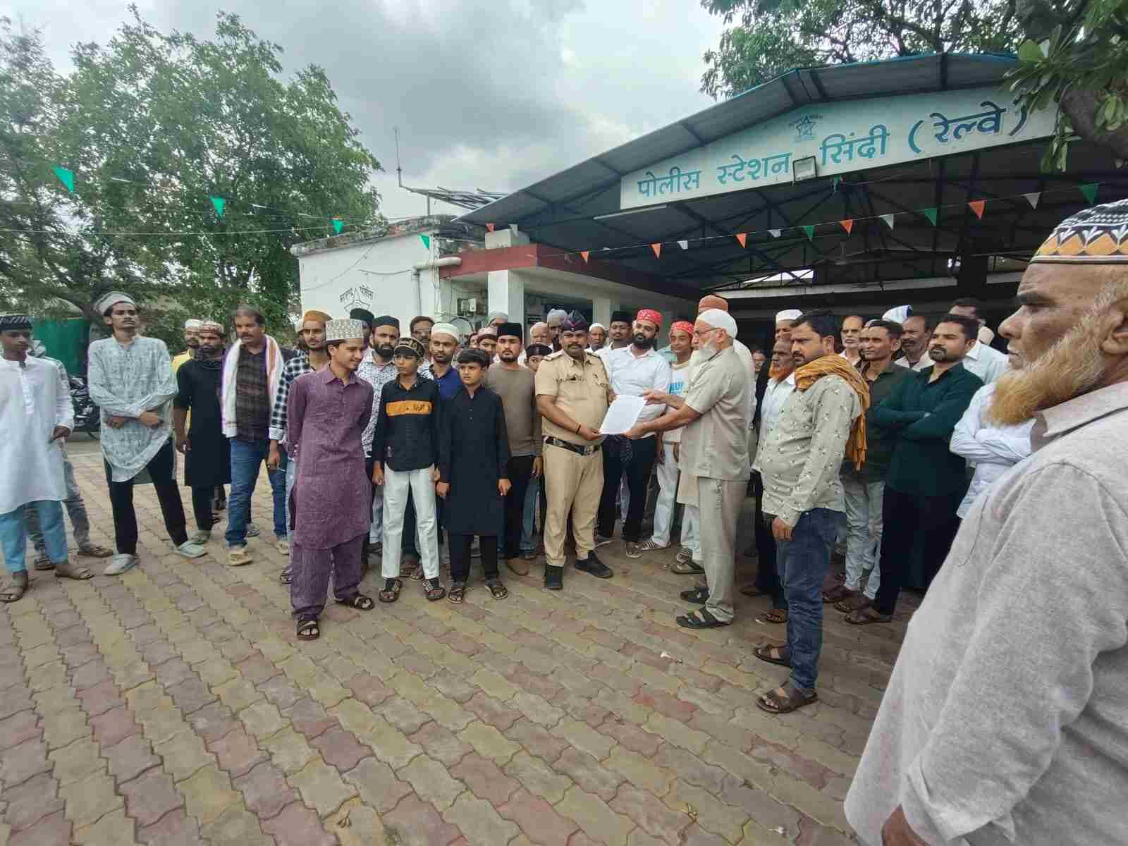 नाज़िया इलाही खान की कथित टिप्पणी के विरोध में मुस्लिम समाज ने सौंपा ज्ञापन कानूनी कार्रवाई की मांग, शांति और सौहार्द बनाए रखने की अपील